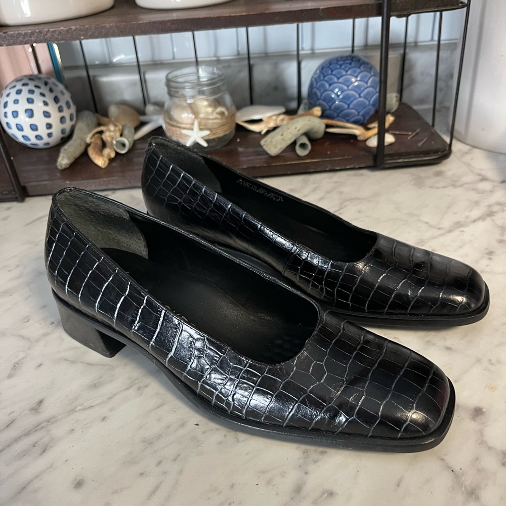 Rockport Women's Black Croc-Embossed Low Heel Flats